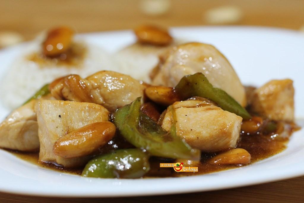 Pollo con almendras estilo chino