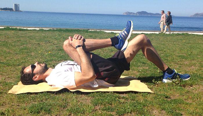 Rodilla al pecho para lumbares