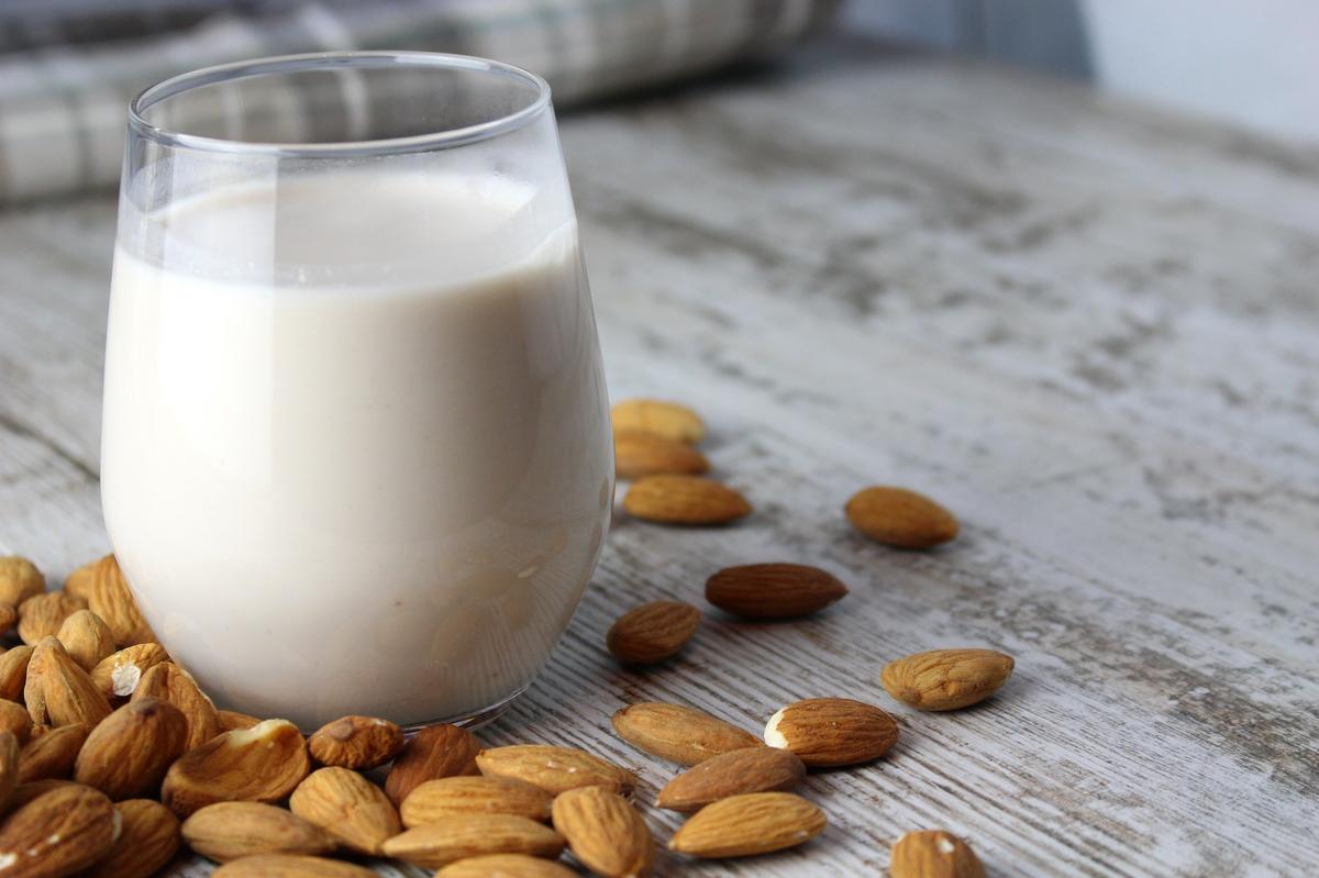 Leche de almendras. Cómo hacer leche vegetal sin lactosa