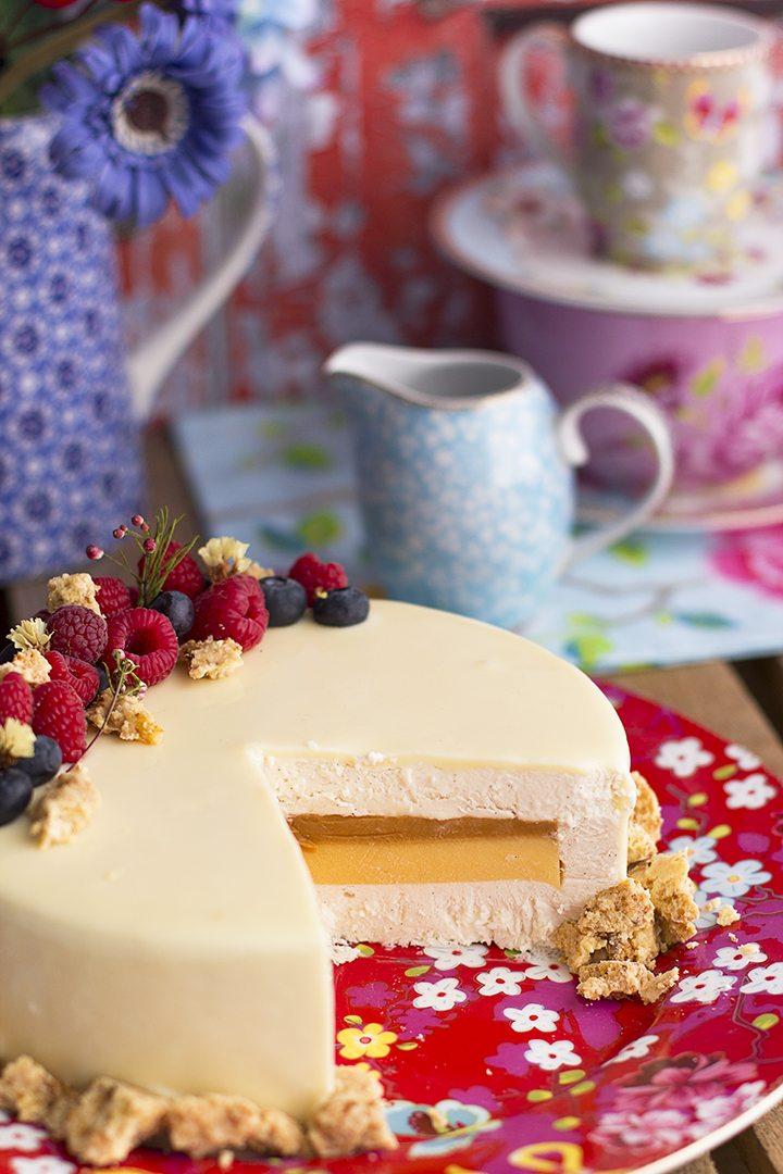 Tarta de vainilla, caramelo y naranja