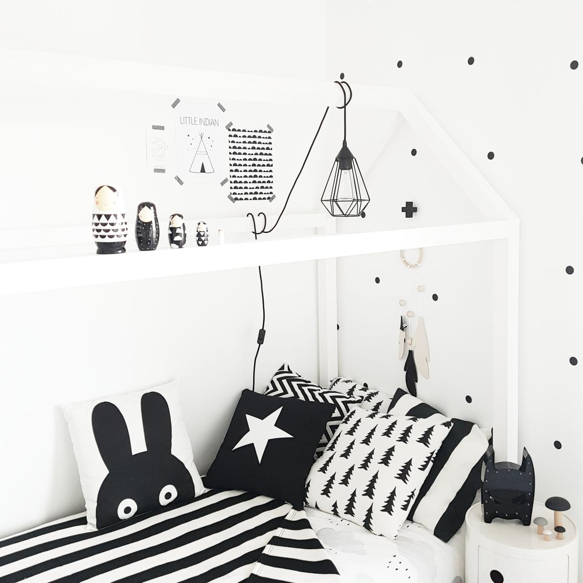 habitacion infantil en blanco y negro