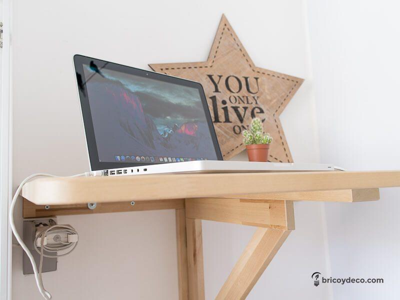 instalar un enchufe sin obras para aprovechar un rincón como escritorio