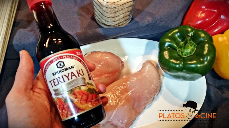 Brochetas de pollo con salsa teriyaki