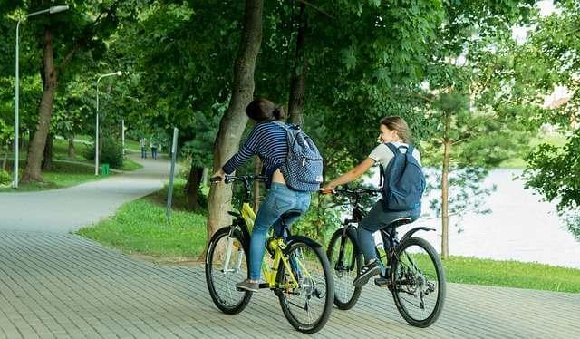 adolescentes bicicleta actividad física