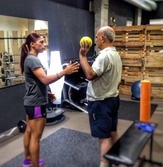 personas-mayores-ejercicio-fisico-actividad-fisica-compressed