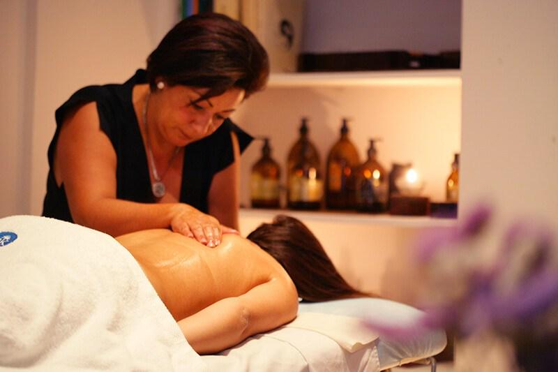 regalarte un masaje en lAlkimia spa holístico