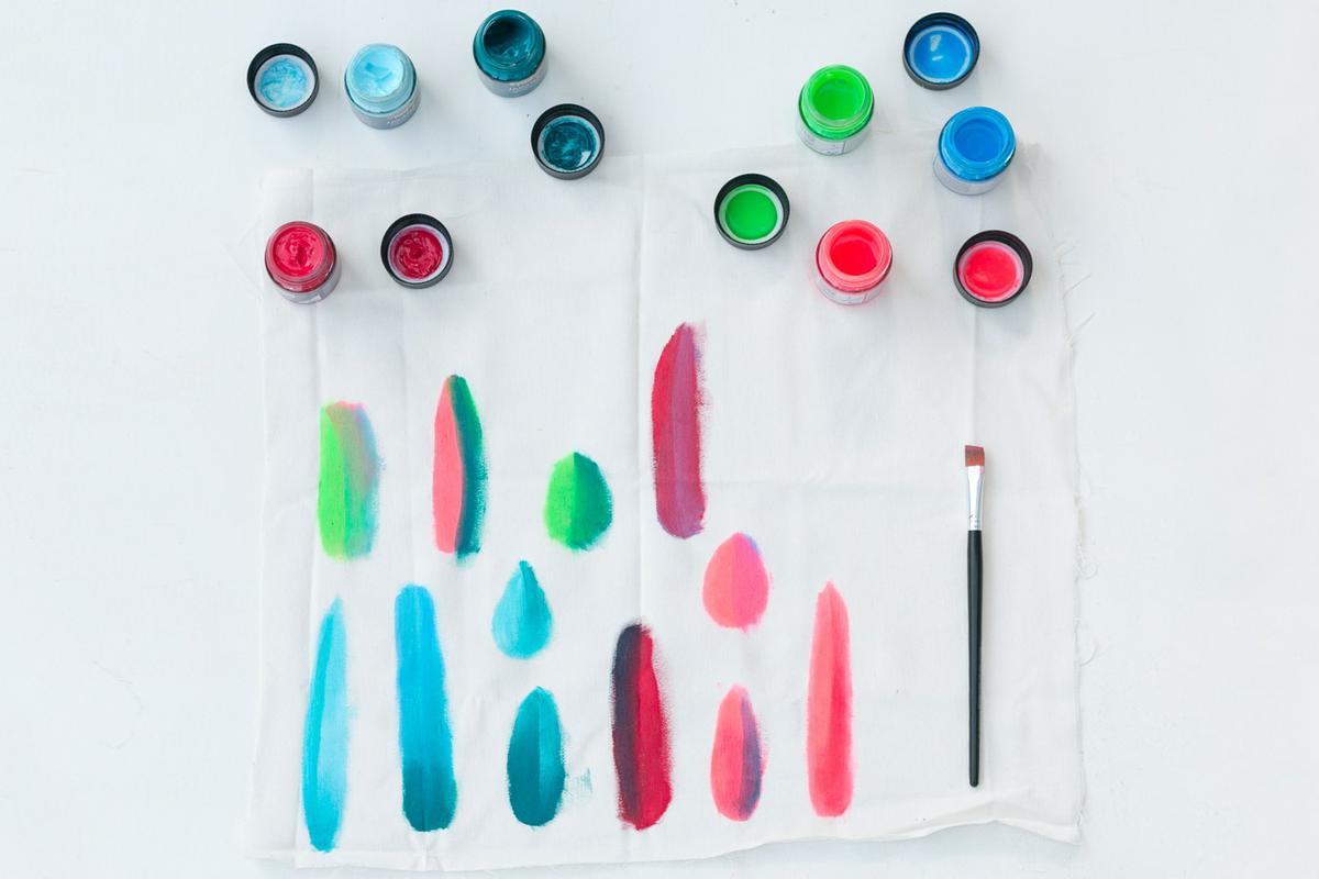 Plumas de tela, visto en "I am a Mess Blog"