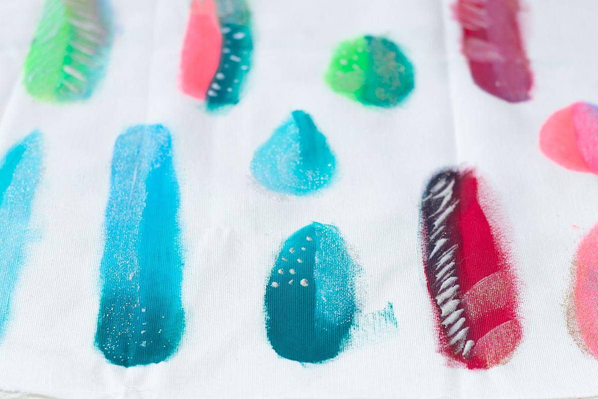 Plumas de tela, visto en "I am a Mess Blog"