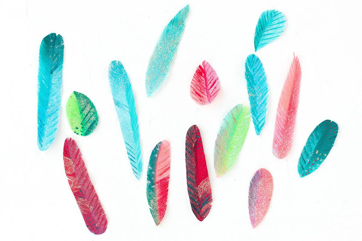 Plumas de tela, visto en "I am a Mess Blog"