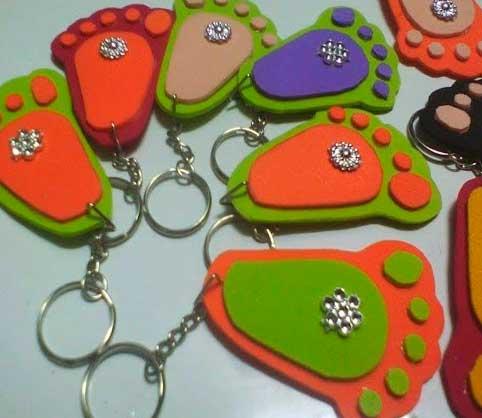 dia-del-padre-2017,llavero-pies-de-foami-con-pedreria