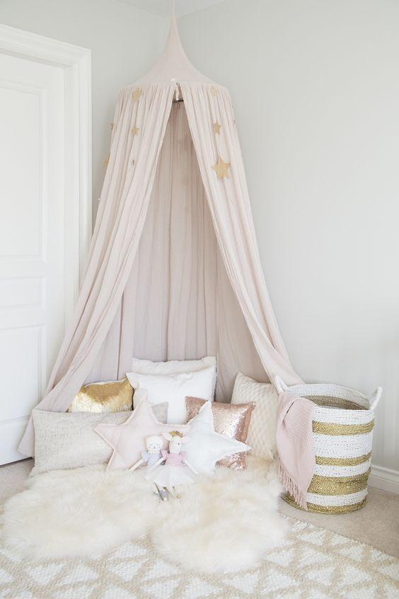 Trucos_decoración_espacios_infantiles_más_seguros_decoinspiración_rincón_tipi_cesta_mimbre
