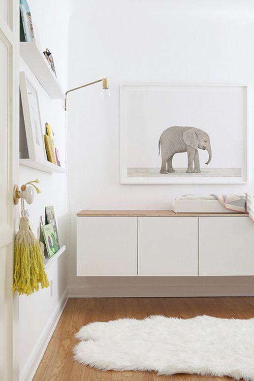 Trucos_decoración_espacios_infantiles_más_seguros_decoinspiración_mueble_auxiliar_colgado_pared