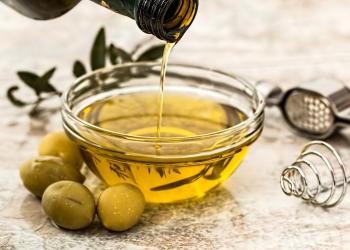 El aceite de oliva contiene grasas saludables que te ayudan a adelgazar