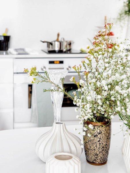 Vivir_con_mucho_estilo_en_45m2_blanco-y-dorado_galeria_portrait