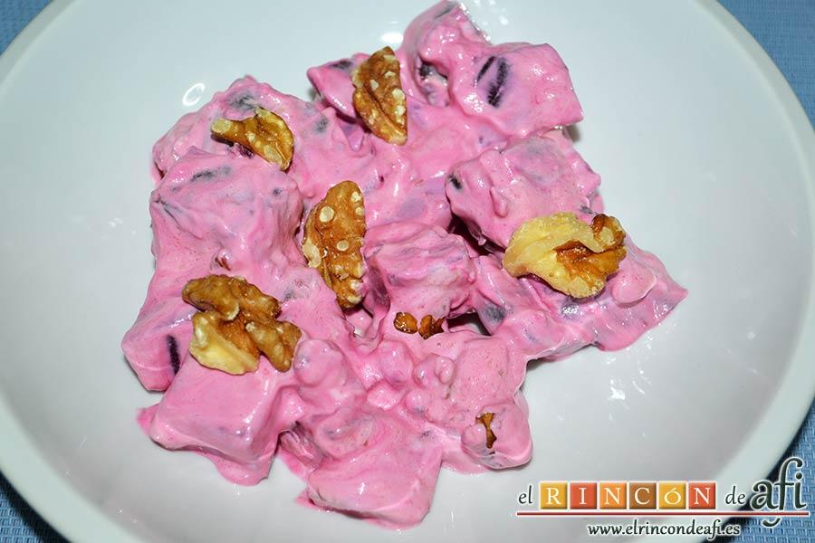 Ensaladilla de remolacha o patzarosalata, sugerencia de presentación