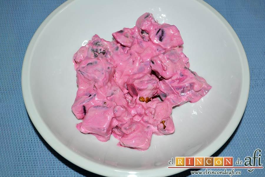 Ensaladilla de remolacha o patzarosalata, refrigerar y servir cuando esté bien fresca