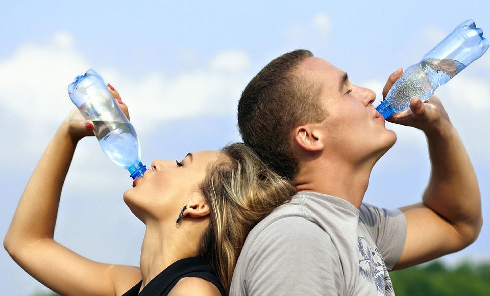 Beber mucha agua te ayuda a perder más peso?