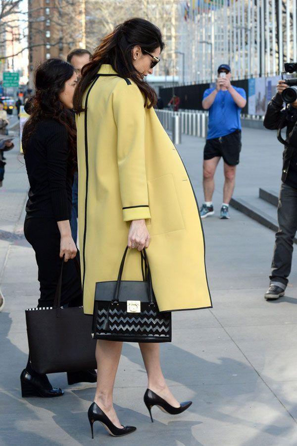 mbarazadas con estilo: Amal Clooney de Bottega Veneta