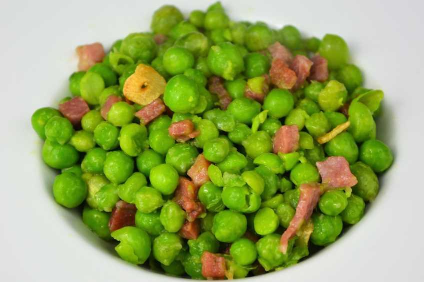 Guisantes salteados con jamón
