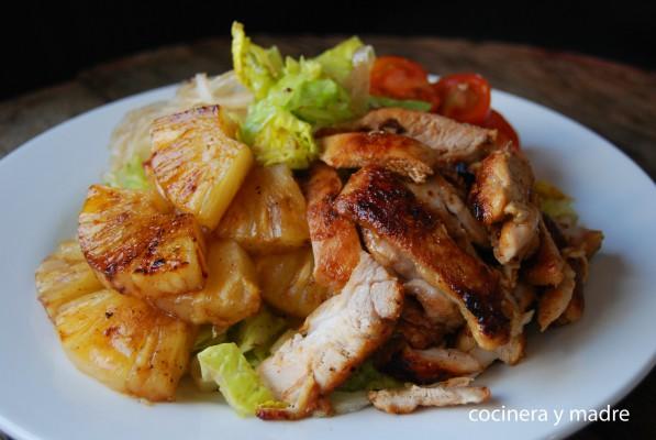 Ensalada templada de pollo con piña