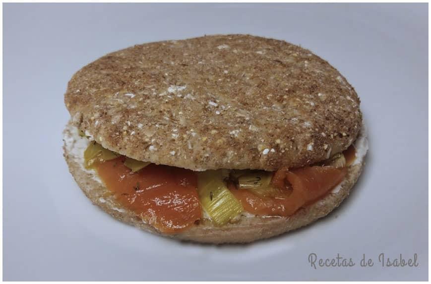 Sandwich noruego de salmón