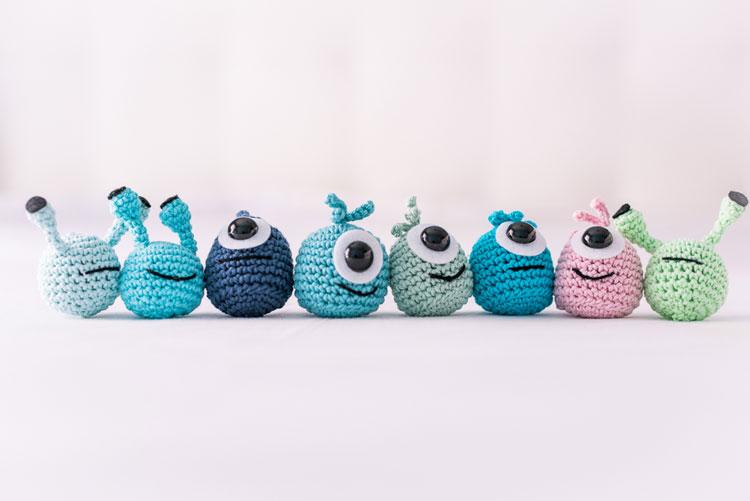 gallo bermejo monstruos amigurumi