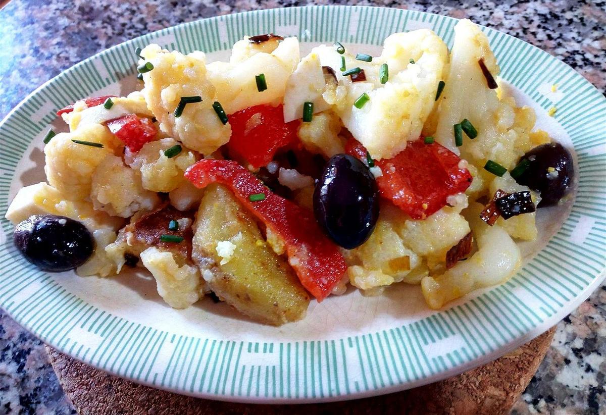 Ensalada de coliflor y patata - Ensalada de coliflor y patata con pimientos - Insalata di cavoli e patate - Cauliflower and potato salad