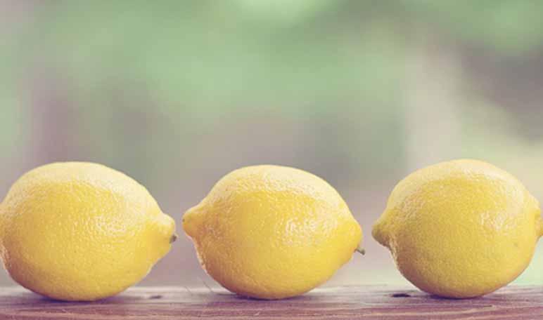 Leche y limón para los granos de la piel