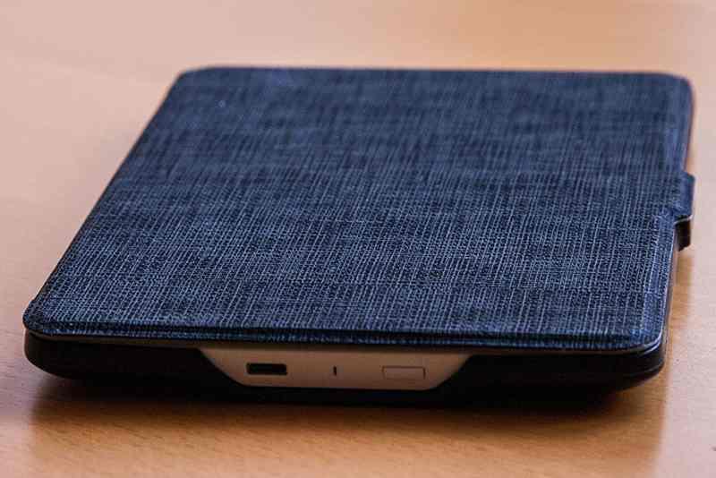 Tsing Funda Kindle Paperwhite detalle textura cubierta exterior