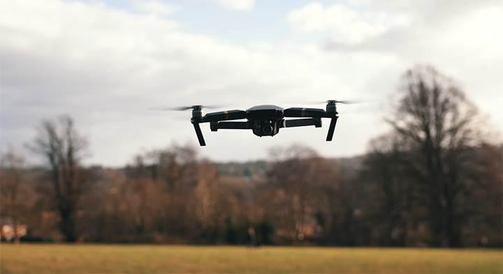 DJI-Mavic-Pro-volando-jardin