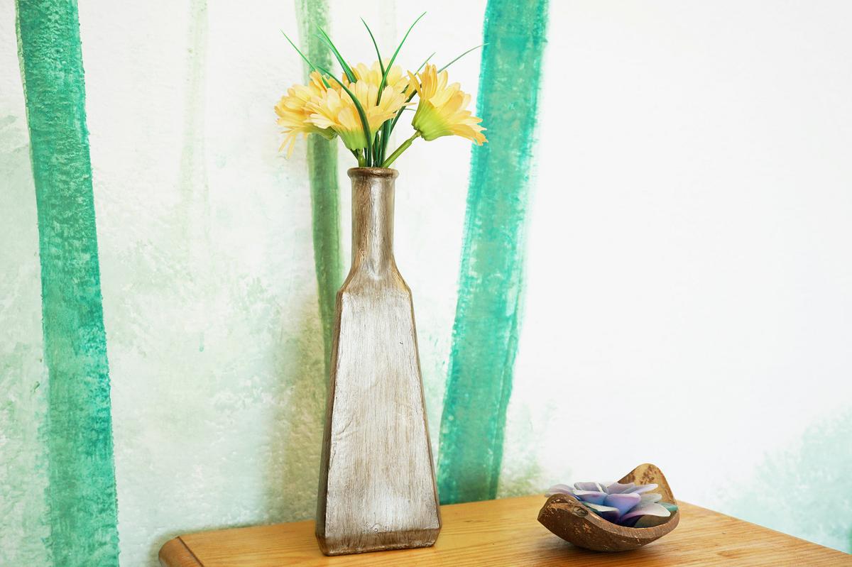 como decorar un jarrón con pintura metálica vintage