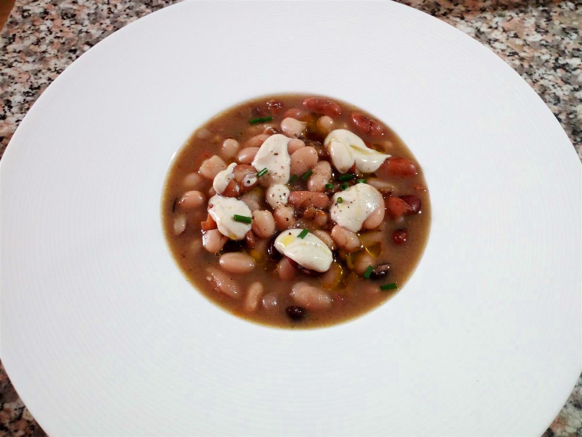 Ricota de búfala recetas - Alubias mixtas con crema de queso ricota - Fagiolata con crema di ricotta di búfala - Italian mixed bean soup with cream cheese