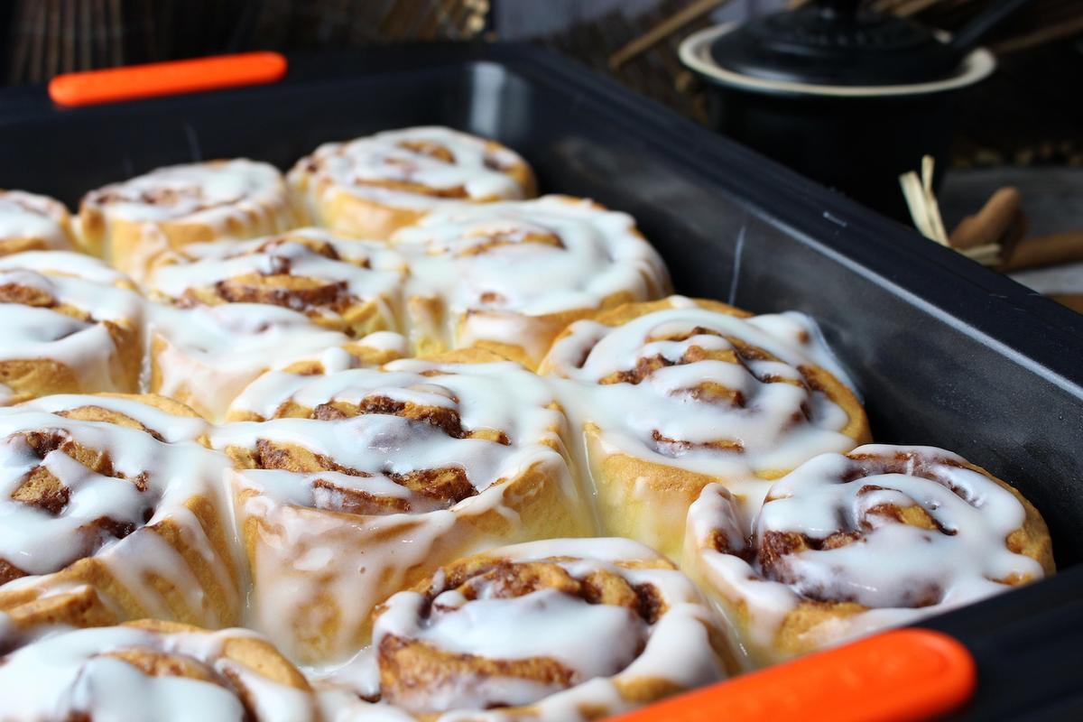 Cinnamon rolls o rollos de canela sin lactosa