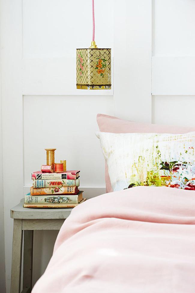 cama rosa con lampara diy bohemia