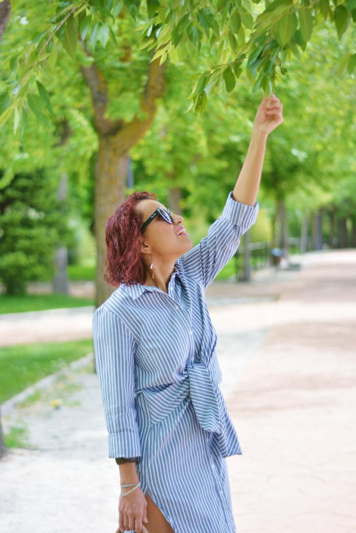 Look con vestido camisero