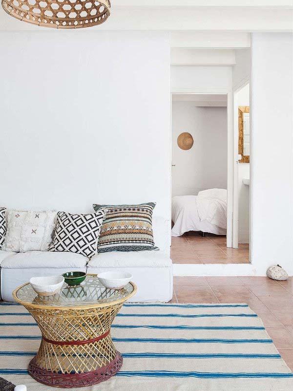 Las_claves_del_estilo_Mediterráneo_decoinspiración_mezcla_colores_tejidos_materiales_estampados_salón