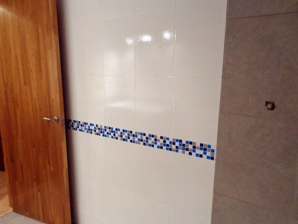 reforma baño cenefa adhesiva vinilo