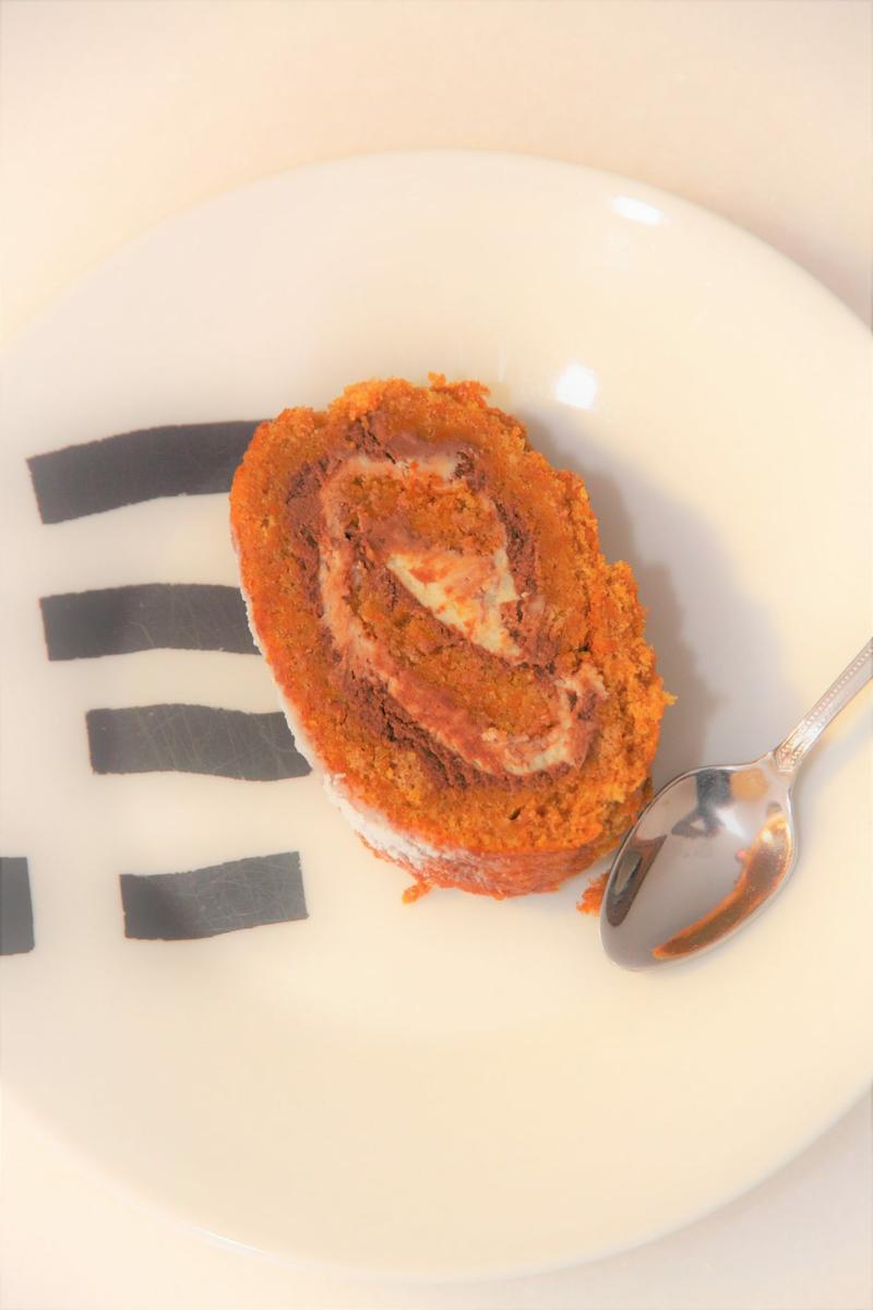 Brazo de gitano de zanahoria y chocolate