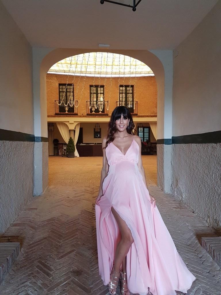 Look de Ana Albadalejo en la boda de Clara Alonso