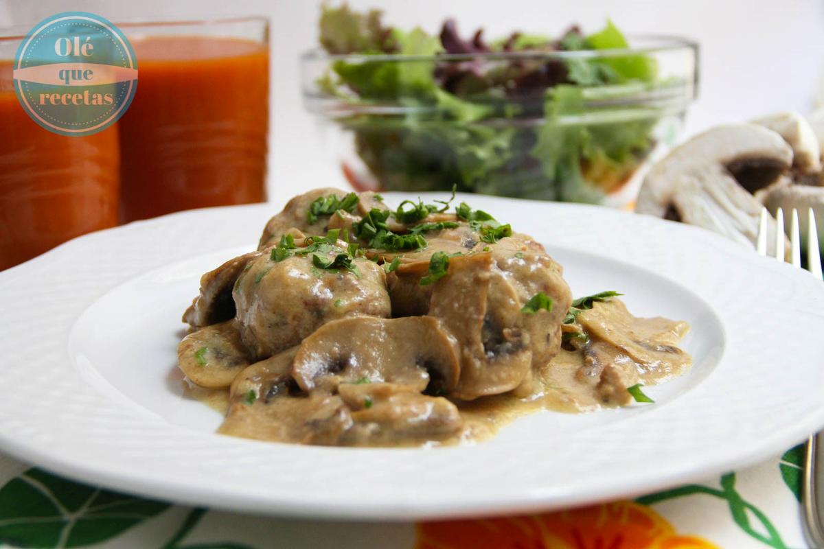 Albondigas en salsa de champiñones