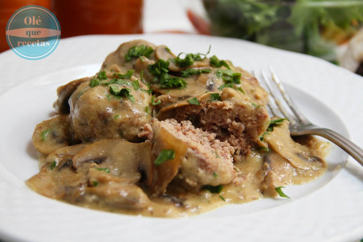 albóndigas en salsa de champiñones