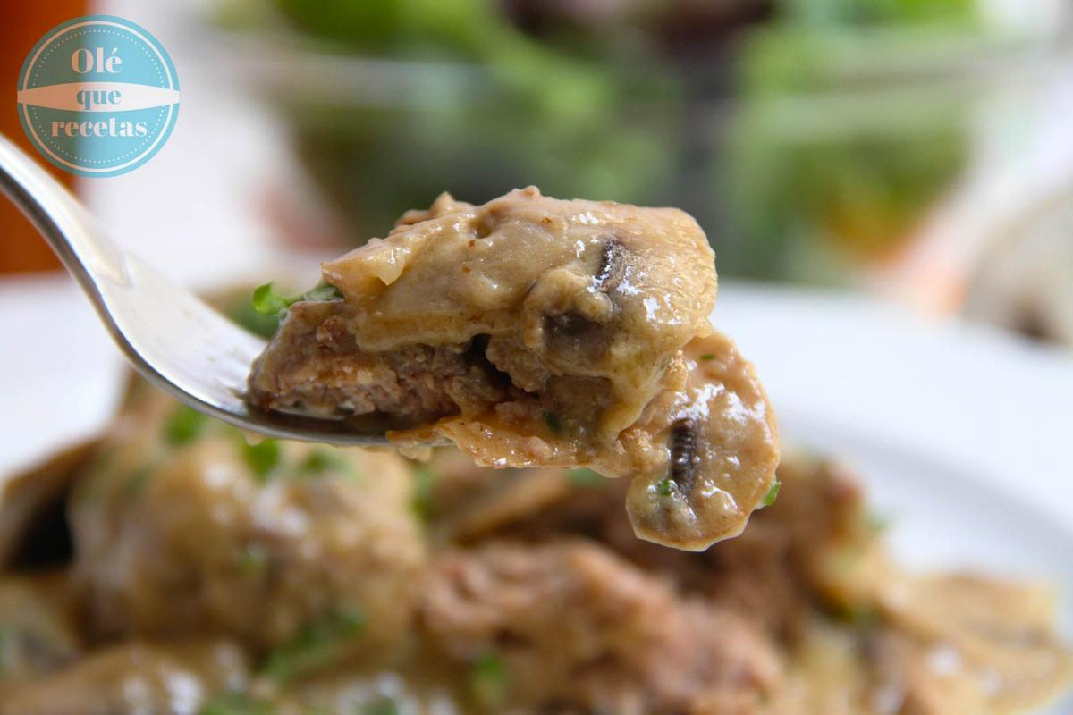 albóndigas en salsa de champiñones