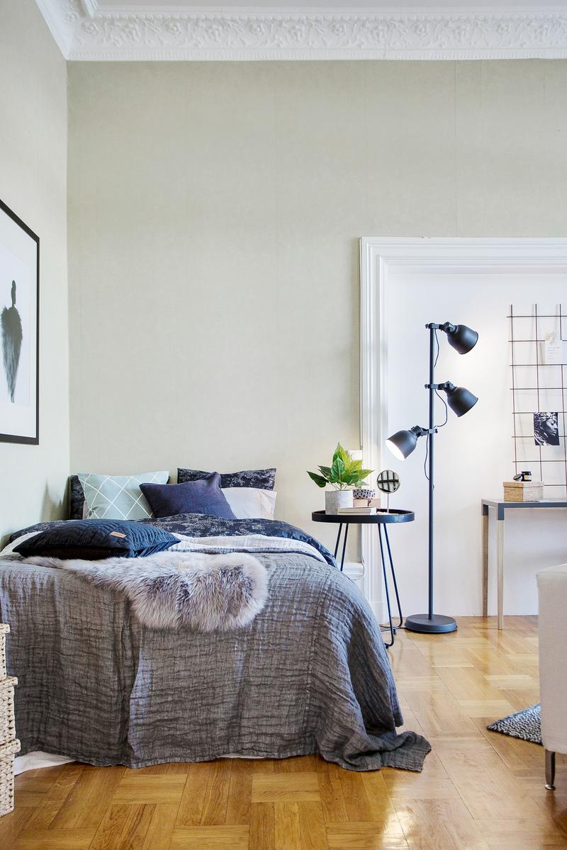 Mini_piso_con_mucho_encanto_decoración_interiorismo_rincón_dormitorio