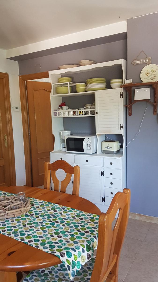 Mueble reciclado - Vista general con el mueble con malla de gallina