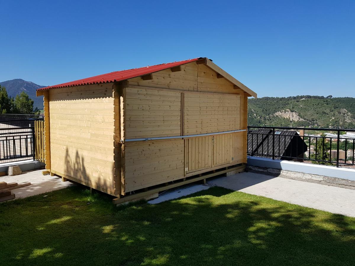 Caseta de madera 4x3m. Manil.