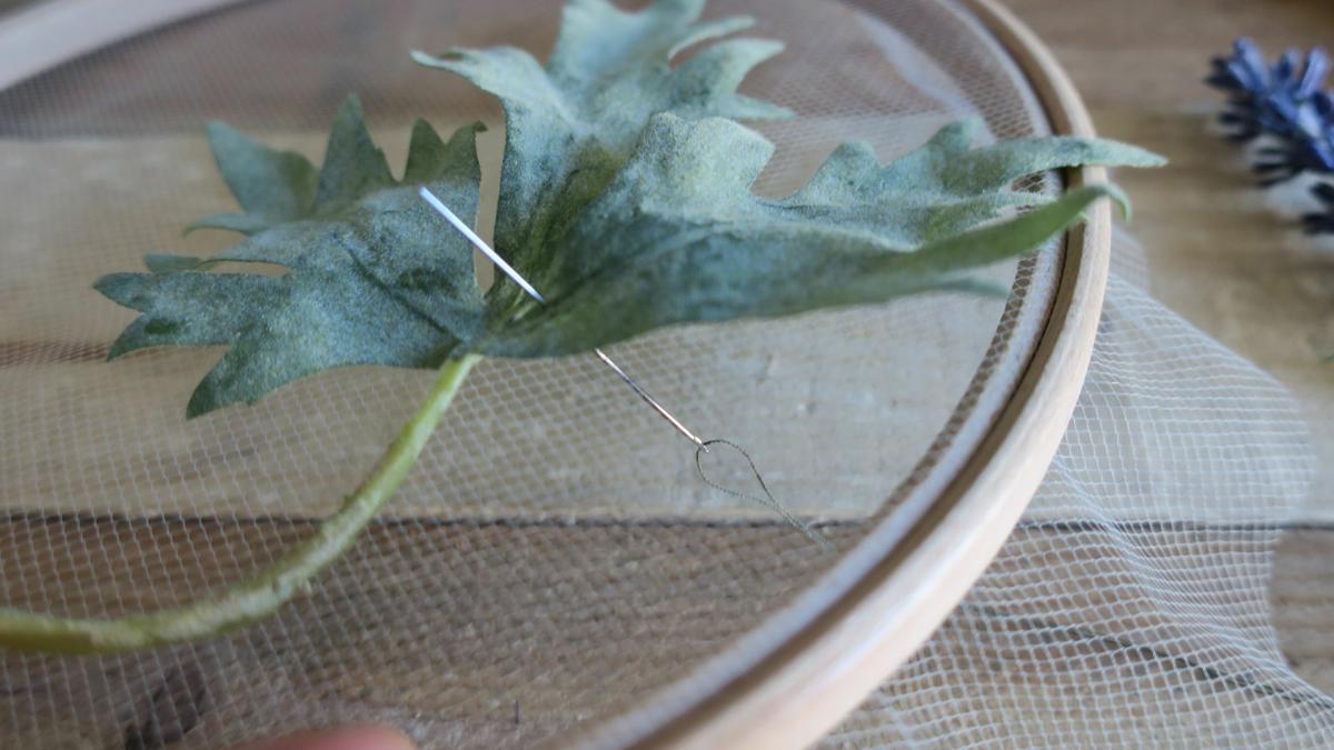 Bastidor de bordar con flores