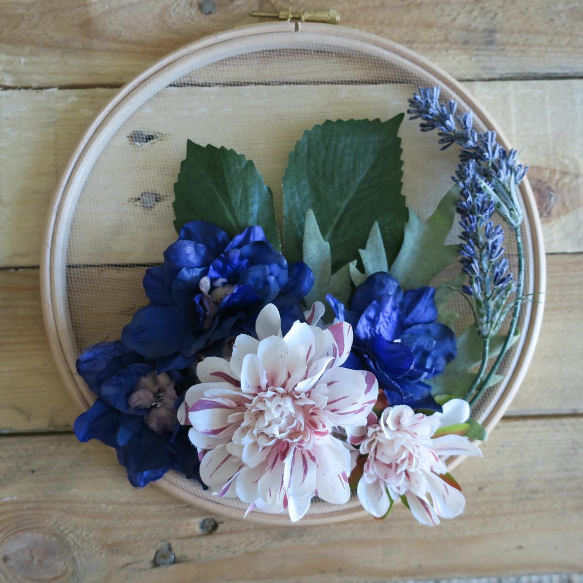 Bastidor de bordar con flores