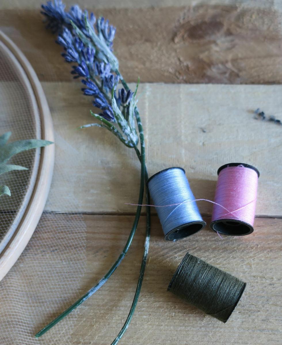 Bastidor de bordar con flores