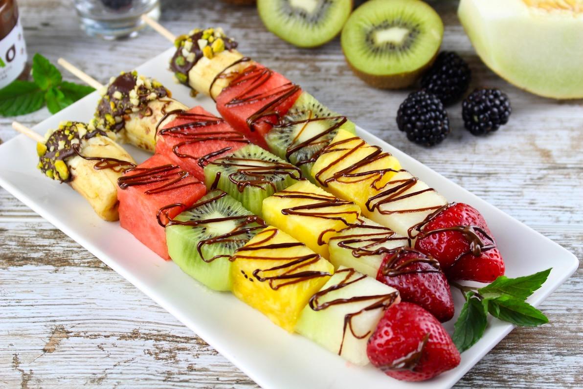 Brochetas de fruta con chocolate