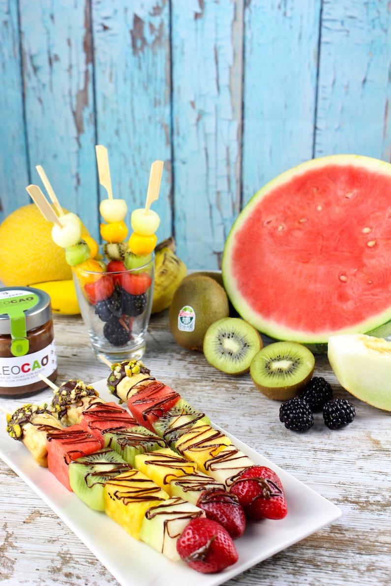Brochetas de fruta con chocolate